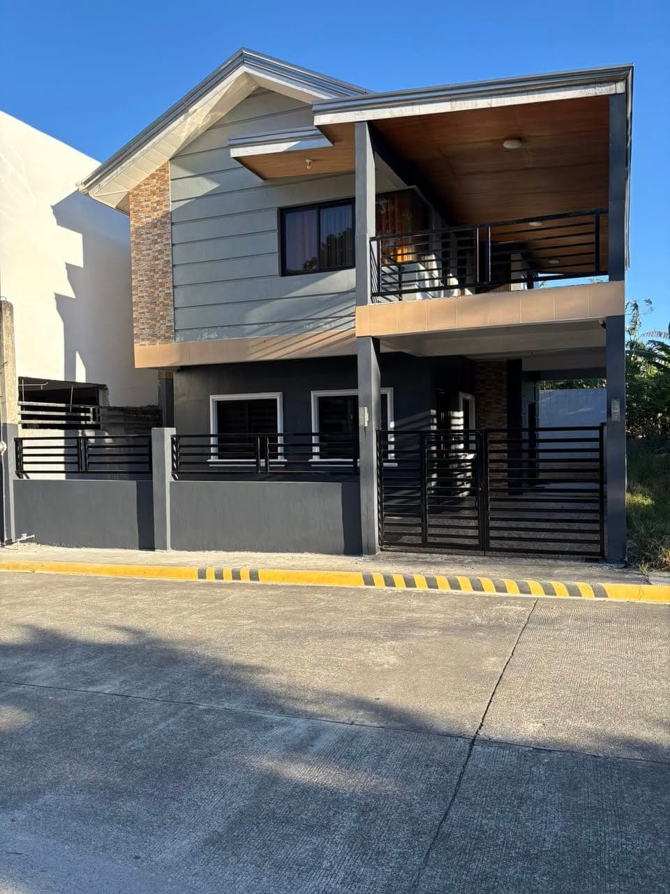 For rent 3br 3tb car garage inside tagaytay forbes residences kaybagal central near tise school pwed... - photo 1