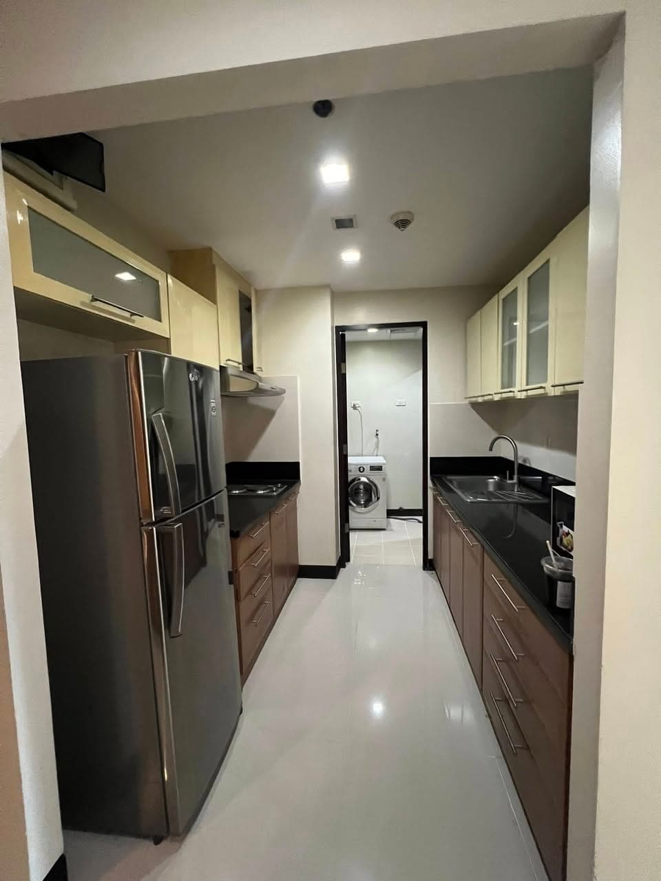 FOR LEASE  - 1 Bedroom in One Central Makati Across RCBC Tower Leasing Price: Php 3 - photo 5