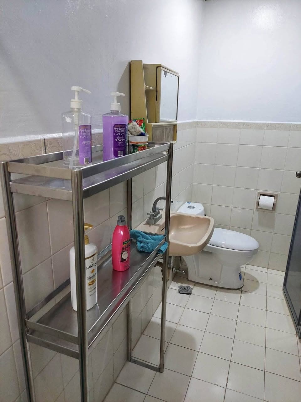 For rent po.. town house  tagaytay crossing malamit sa lahat ..safe tahimik may guard bago pumasok .. - photo 1