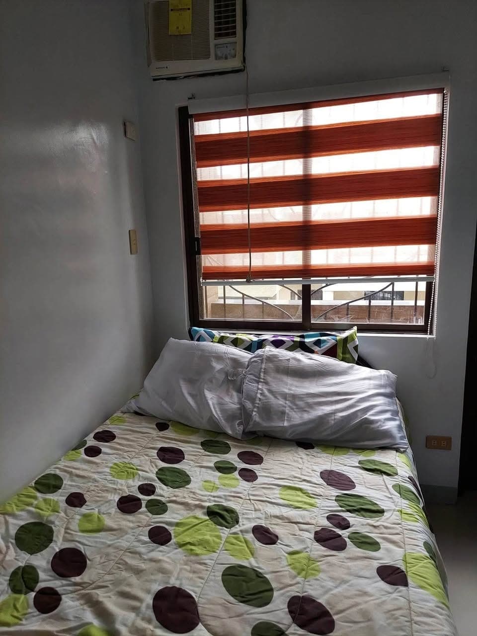 For rent po.. town house  tagaytay crossing malamit sa lahat ..safe tahimik may guard bago pumasok .. - photo 3