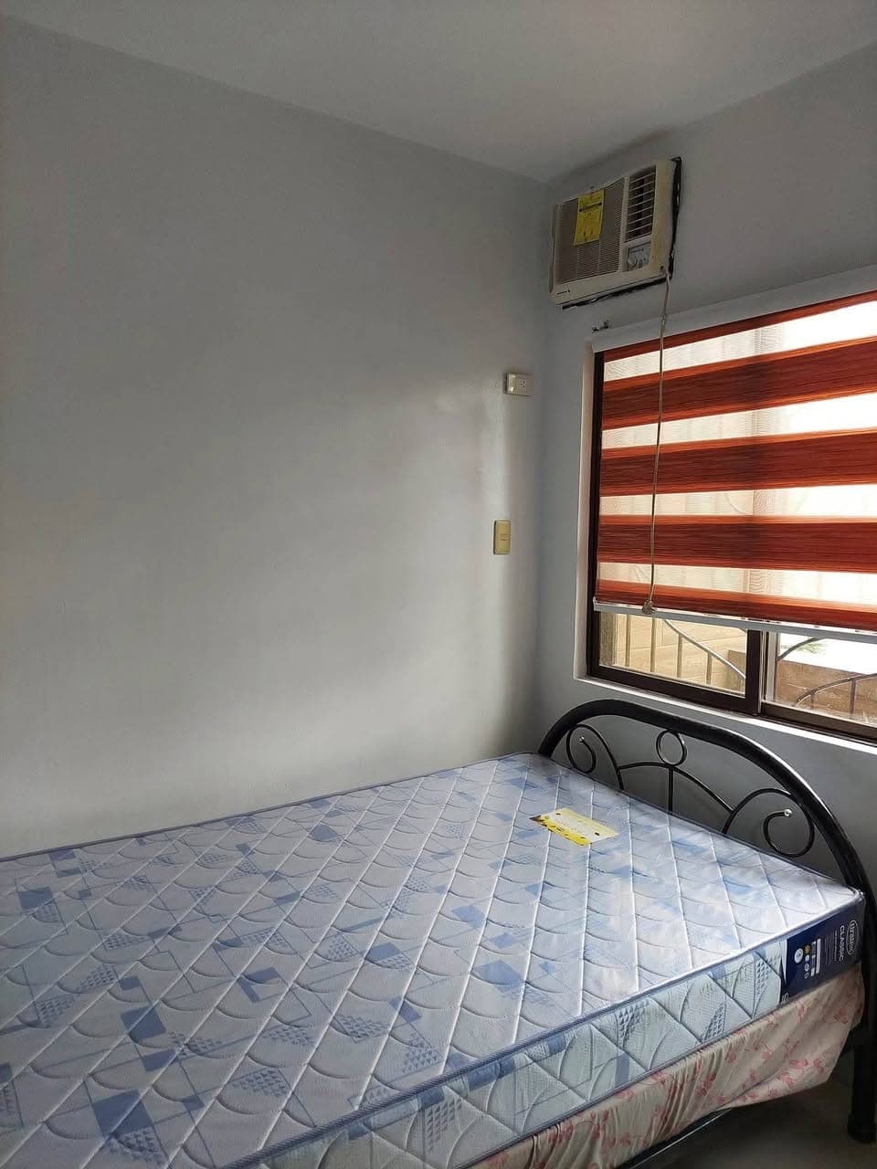 For rent po.. town house  tagaytay crossing malamit sa lahat ..safe tahimik may guard bago pumasok .. - photo 4