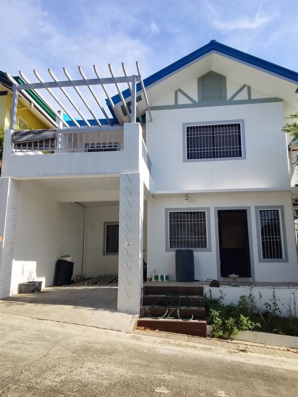 house for rent 4bedroom 6batroom Simi furnished inside subd 35k monthly brgy Francisco tagaytay city... - photo 1