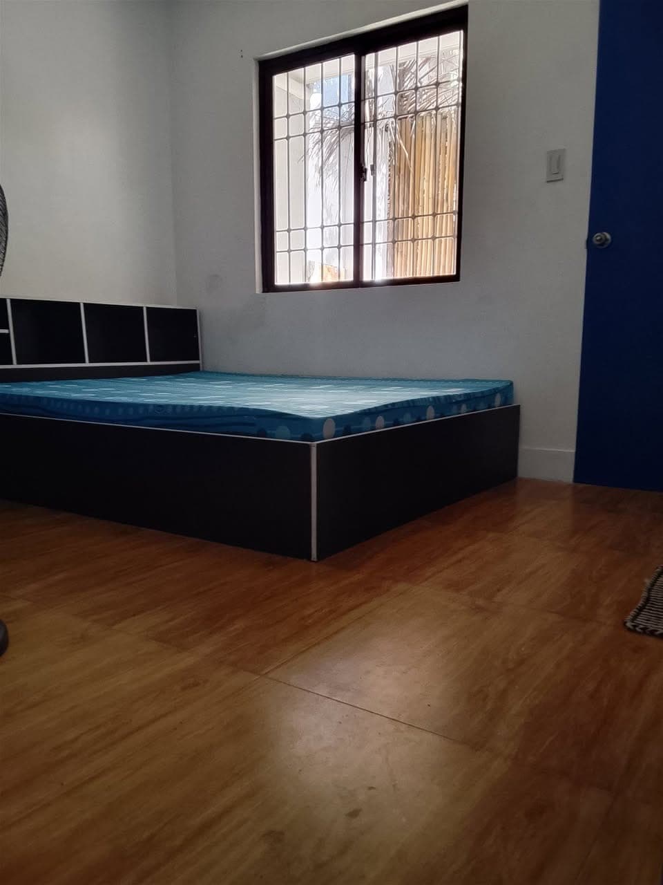 house for rent 4bedroom 6batroom Simi furnished inside subd 35k monthly brgy Francisco tagaytay city... - photo 4