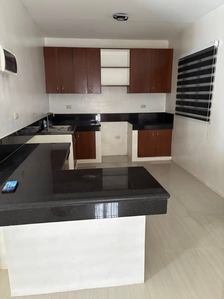 For sale/for rent 173 sqm 3br 3tb brand new BARE UNIT inside tagaytay forbes residences kaybagal cen... - photo 4