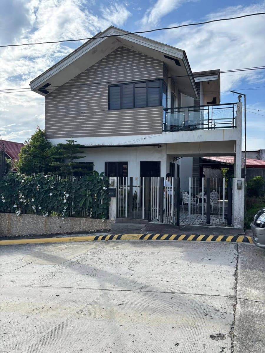 FOR SALE/FOR RENT 3BR 3TB car garage near gate fully furnished  tagaytay forbes residences kaybagal... - photo 1