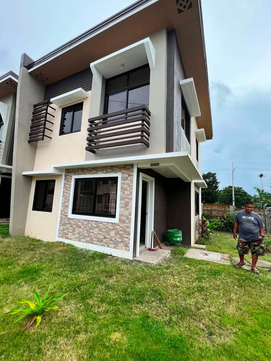 For Rent House and Lot - photo 1