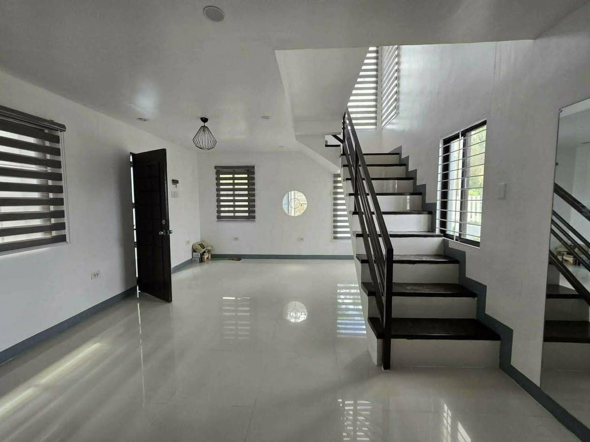🏡 HOUSE FOR RENT | Magallanes Heights, Tagaytay - photo 1
