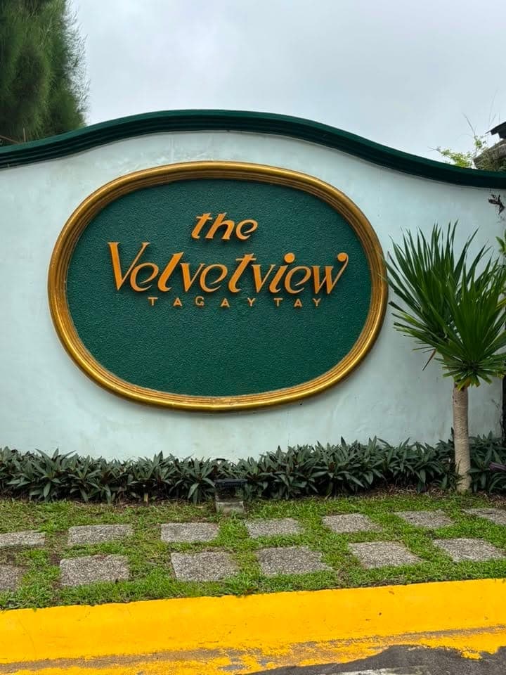 FOR RENT FULLY FURNISHED 3BRM 6TB 3 car garage with karaoke room gazeebo and garden very nice locati... - photo 4