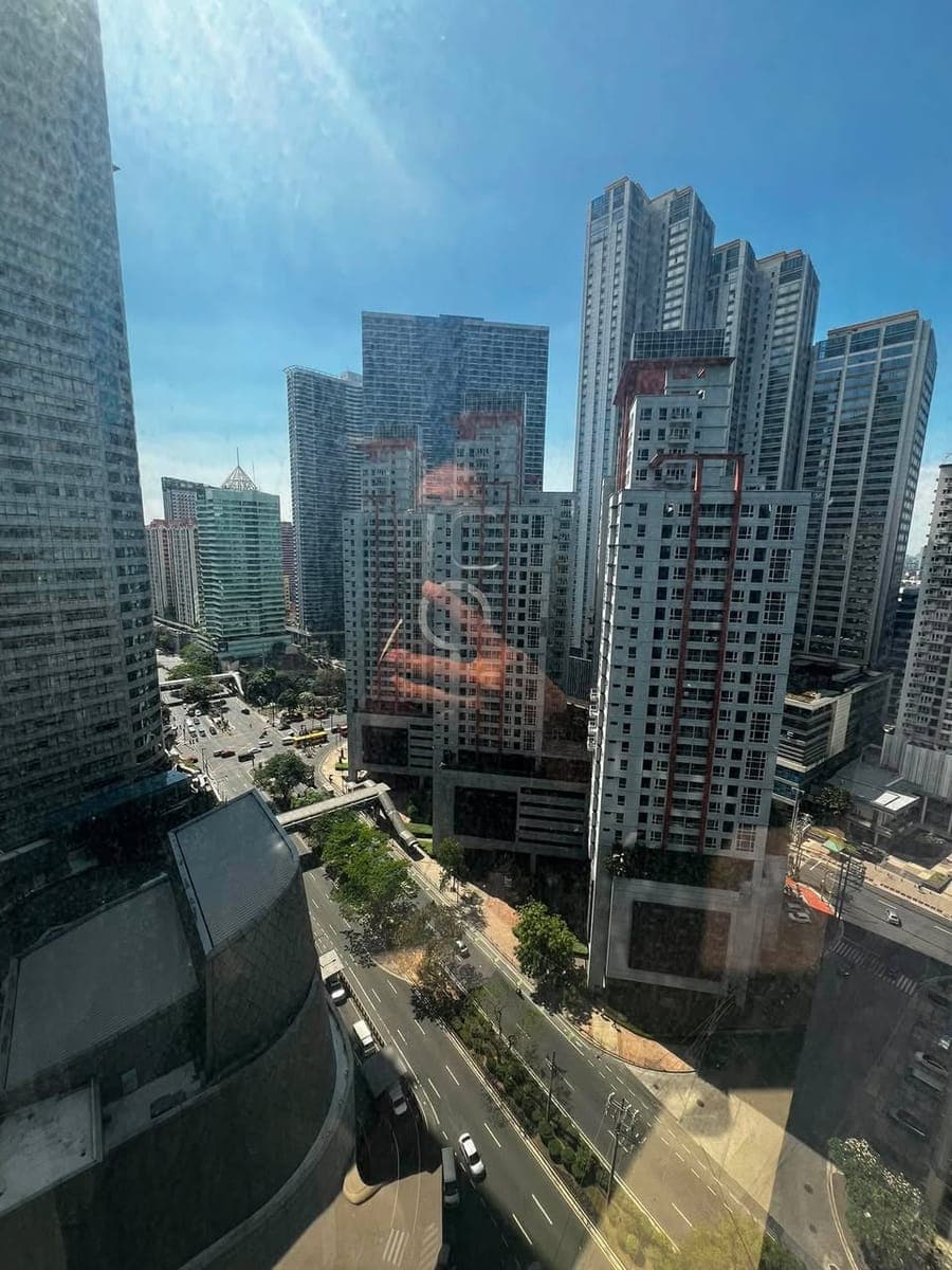 FOR LEASE - 1 Bedroom in One Central Makati - photo 1