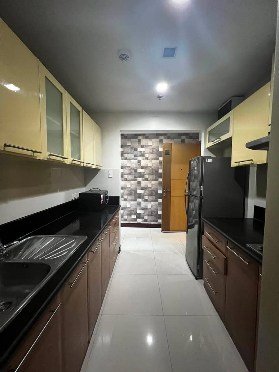 FOR LEASE - 1 Bedroom in One Central Makati - photo 2