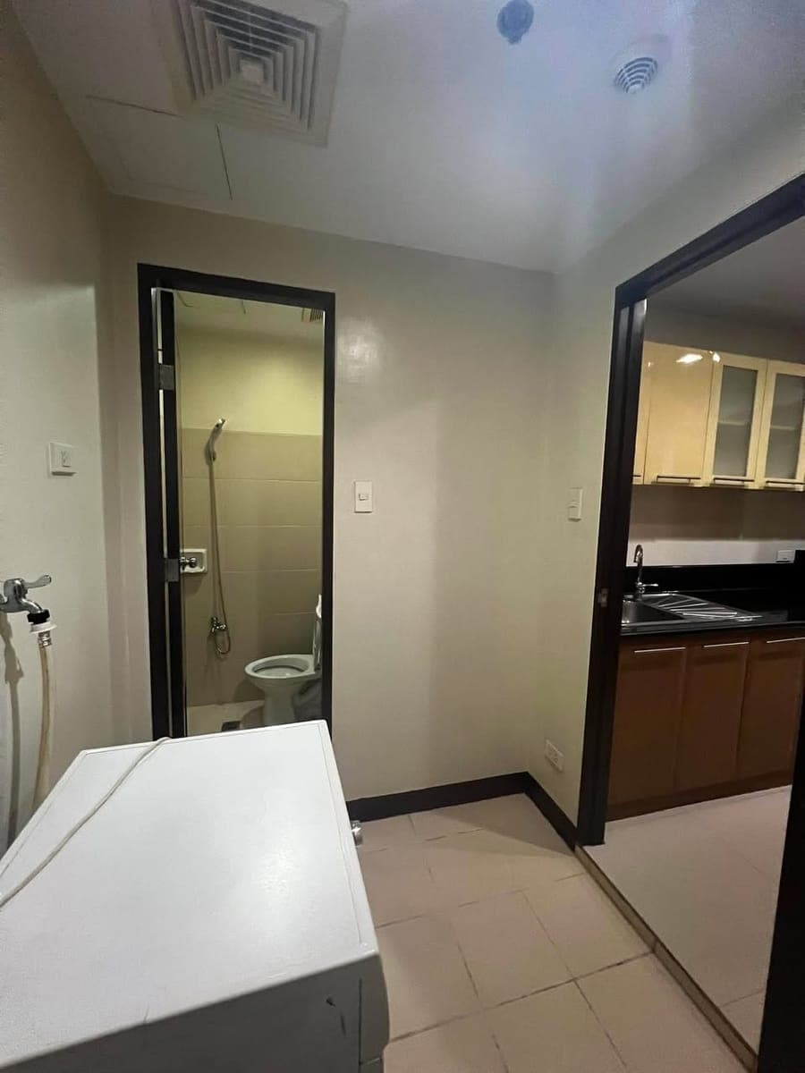 FOR LEASE - 1 Bedroom in One Central Makati - photo 3