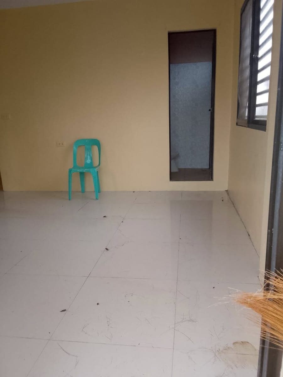 house for rent 3bedroom 2 bathroom unfurnished near tagaytay city market pm nlng for more details - photo 1