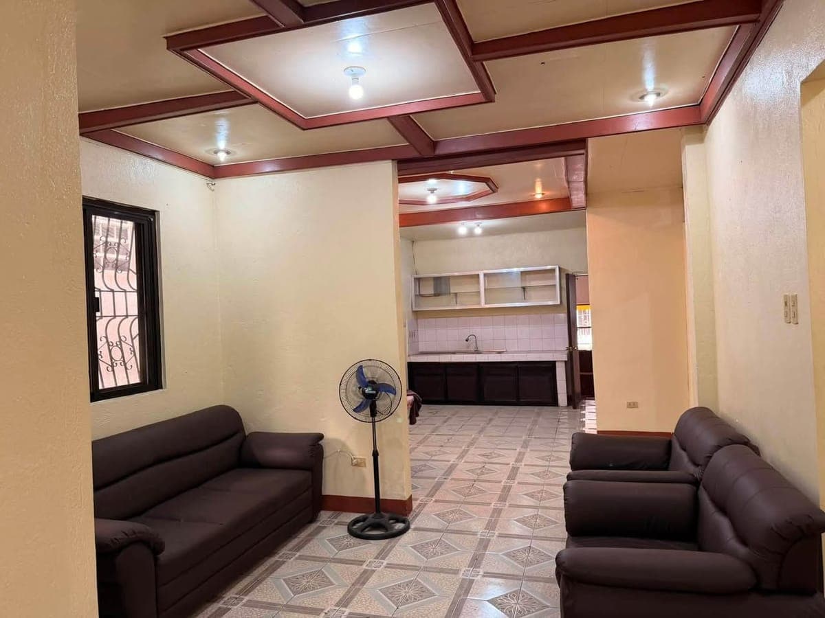 HOUSE FOR RENT - photo 1