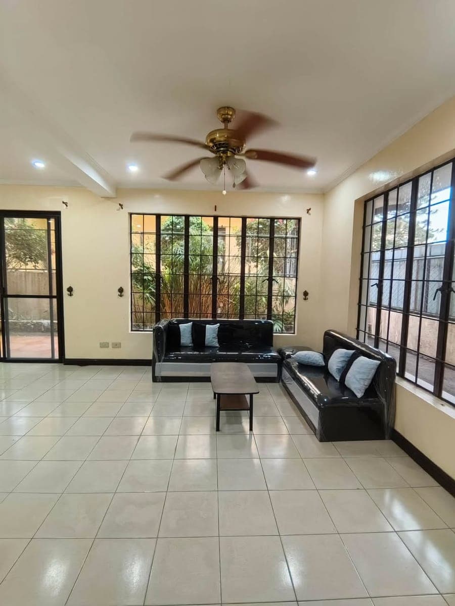 House for rent in Tagaytay Prime Location - photo 2