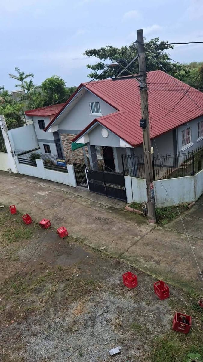 bungalow house for rent 3bedroom Simi furnished gated 35k monthly brgy sungay west tagaytay city pm nlng for viewing - photo 1