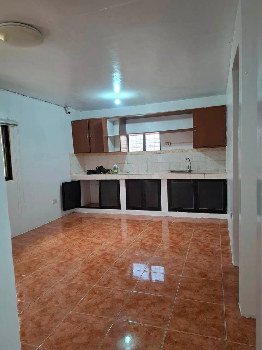 House for Rent in Tagaytay. Walking distance to City Market. Barangay Tolentino East. 2 Bed rooms, w... - photo 2