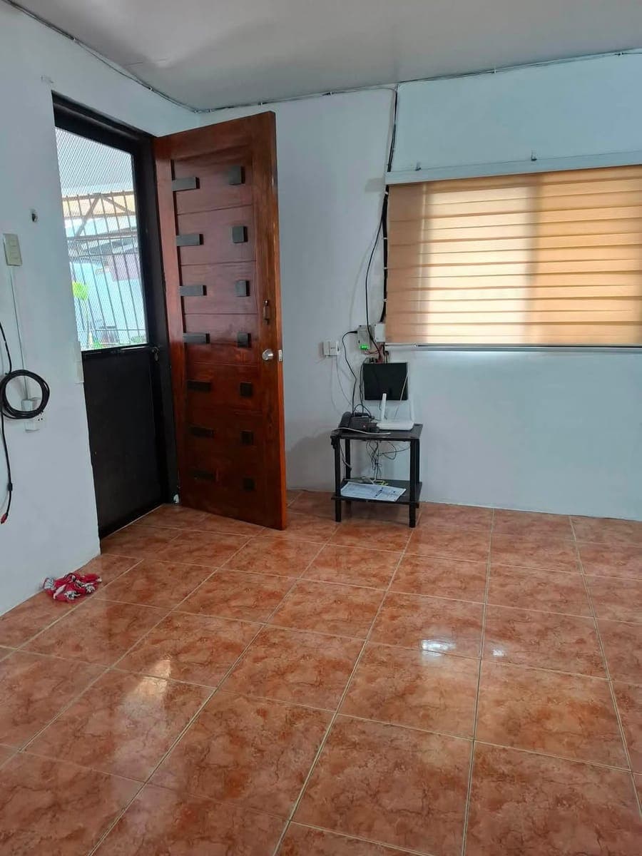 House for Rent in Tagaytay. Walking distance to City Market. Barangay Tolentino East. 2 Bed rooms, w... - photo 3