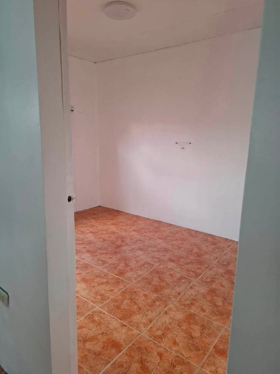House for Rent in Tagaytay. Walking distance to City Market. Barangay Tolentino East. 2 Bed rooms, w... - photo 5