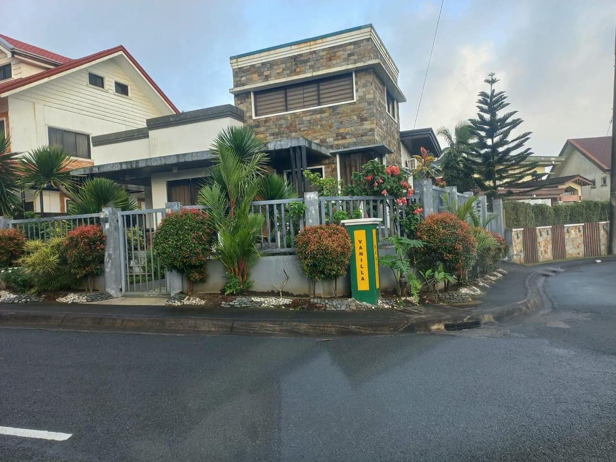 Tagaytay house for rent Inside subd.near mahogany market, - photo 1