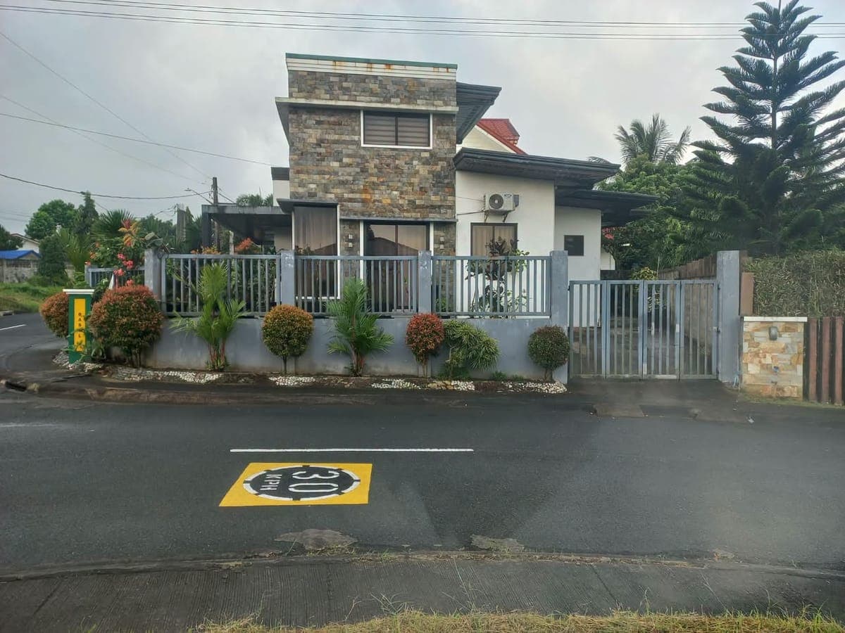 Tagaytay house for rent Inside subd.near mahogany market, - photo 2