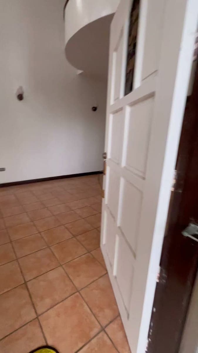 HOUSE FOR RENT - photo 1