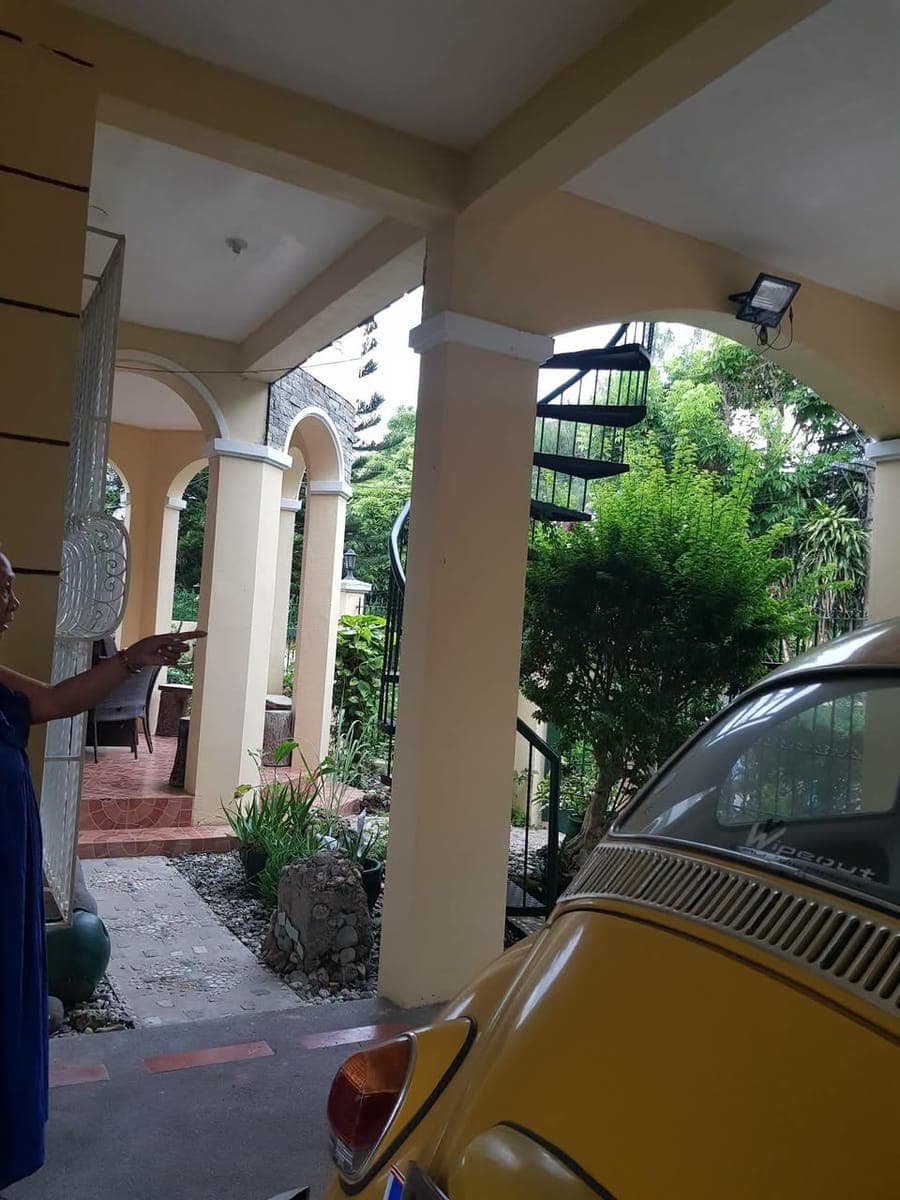 tagaytay 2 Storey house for rent inside subd - photo 2