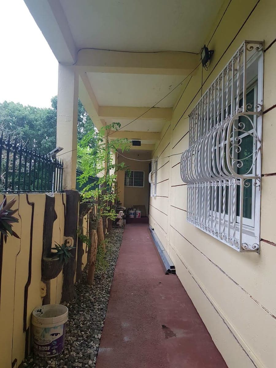 tagaytay 2 Storey house for rent inside subd - photo 3