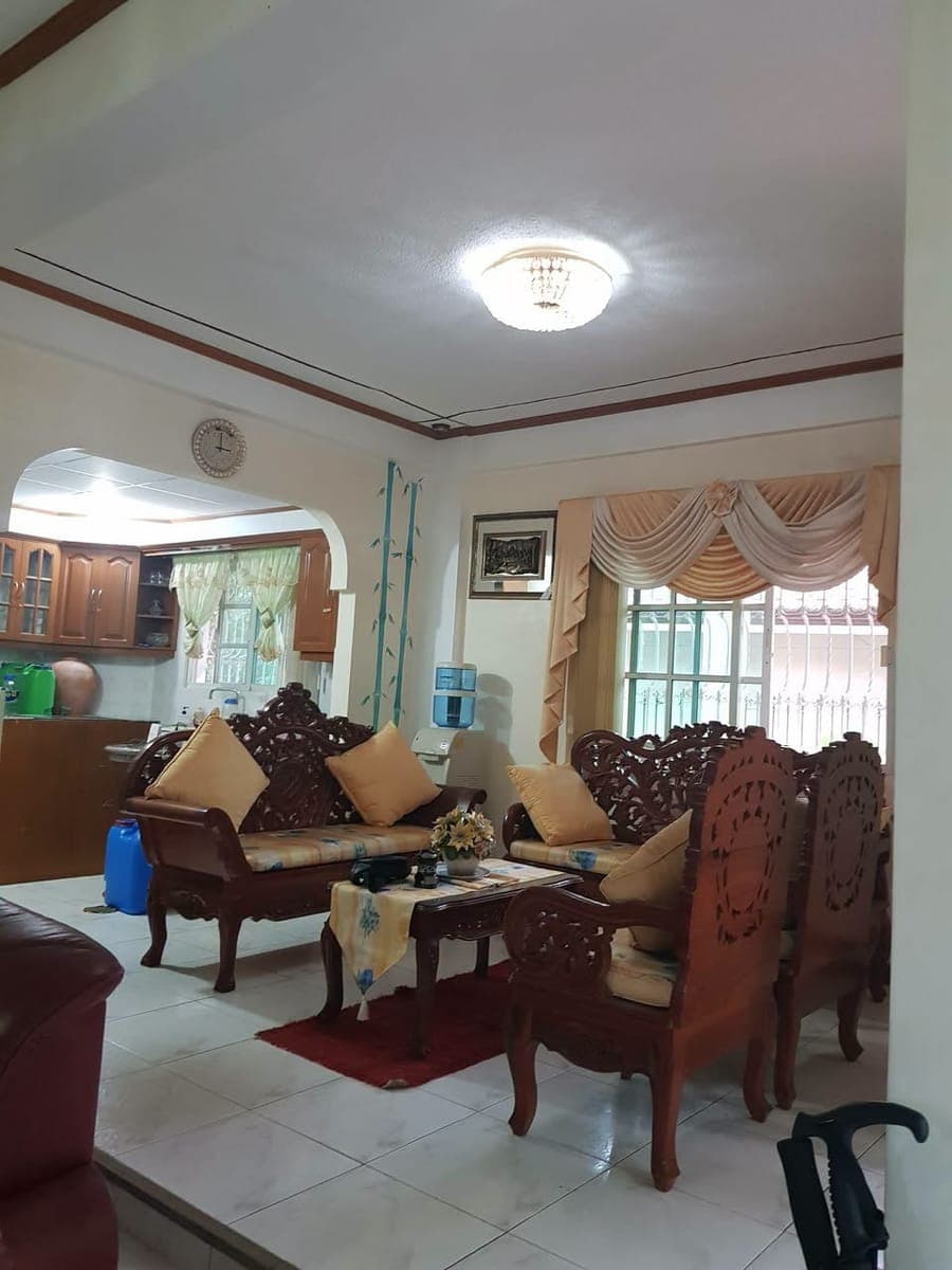 tagaytay 2 Storey house for rent inside subd - photo 5