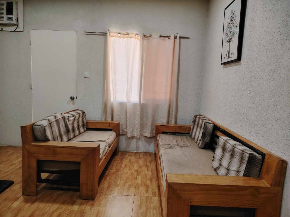 good location apartment One Unit for rent - photo 2