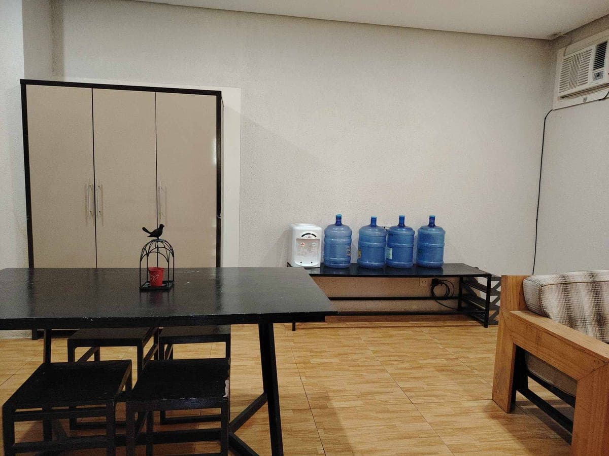 good location apartment One Unit for rent - photo 3