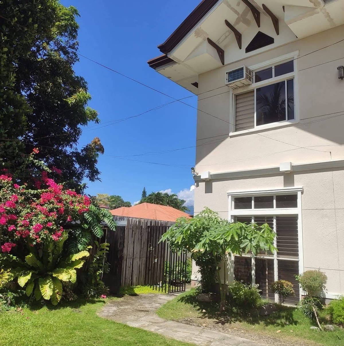 good location apartment One Unit for rent - photo 5