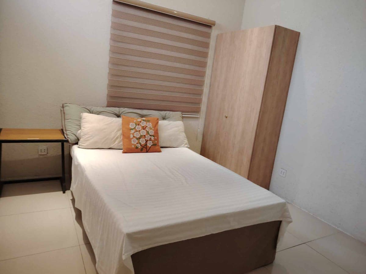 good location apartment One Unit for rent - photo 7