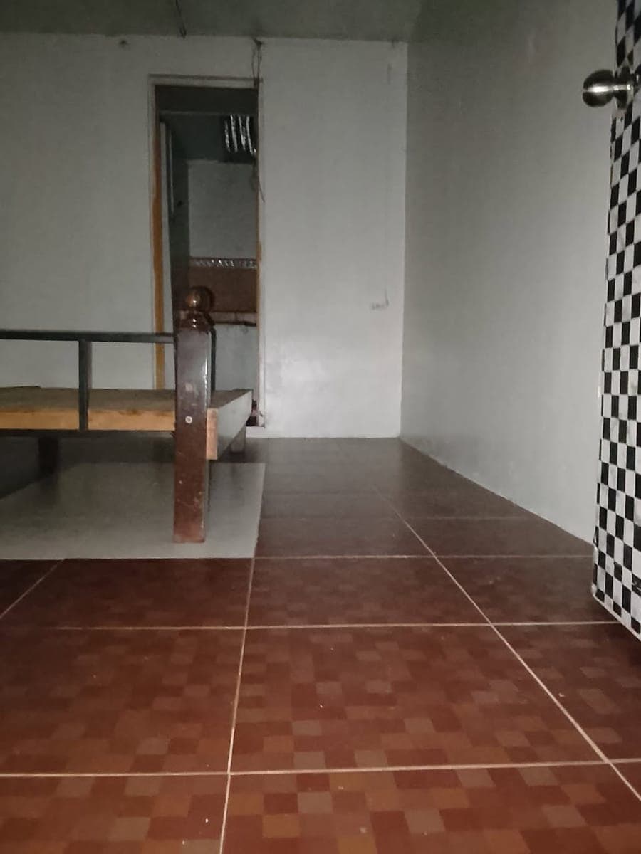 studio type for rent good for couple 4,500 monthly Kasama na tubig ska kuryente pm nlng for viewing... - photo 3