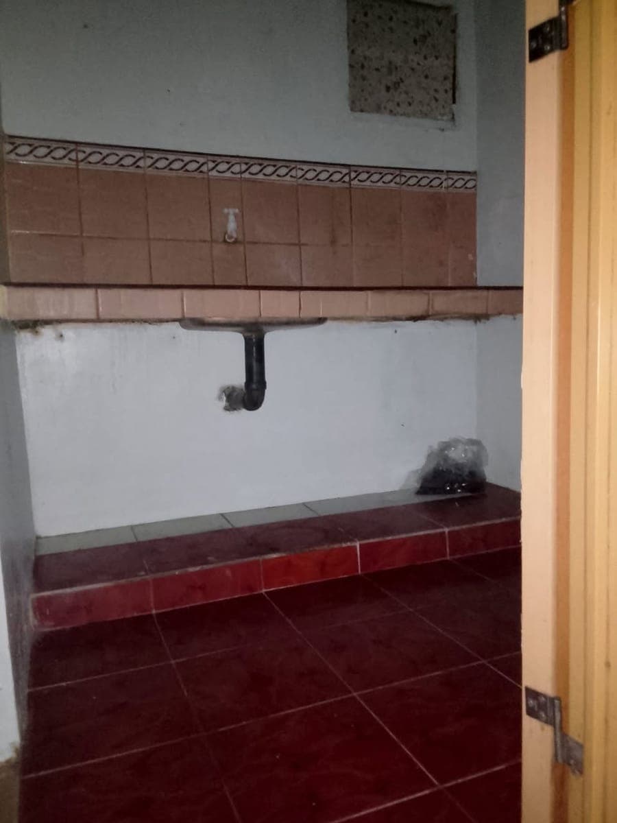 studio type for rent good for couple 4,500 monthly Kasama na tubig ska kuryente pm nlng for viewing... - photo 4