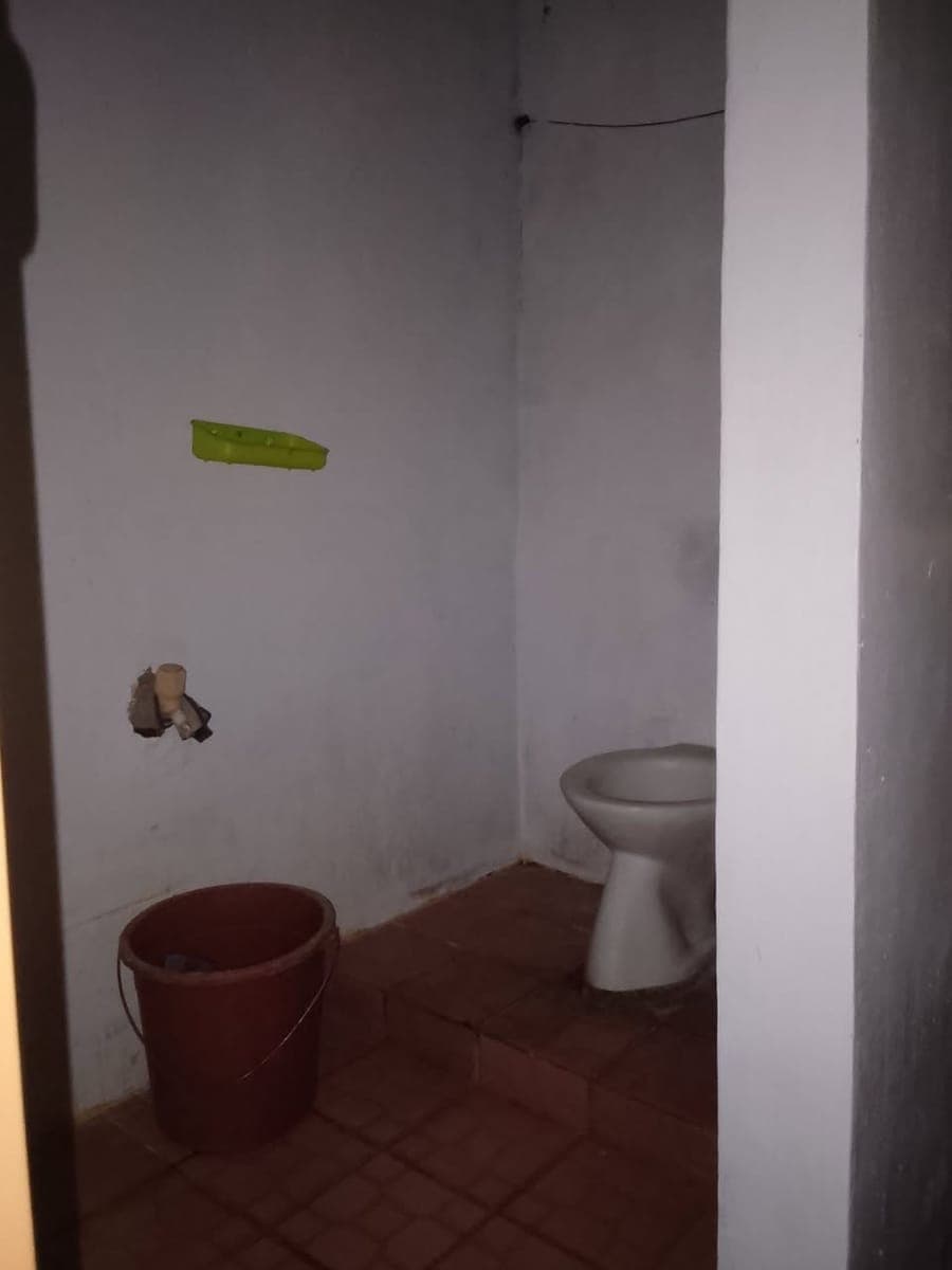 studio type for rent good for couple 4,500 monthly Kasama na tubig ska kuryente pm nlng for viewing... - photo 5