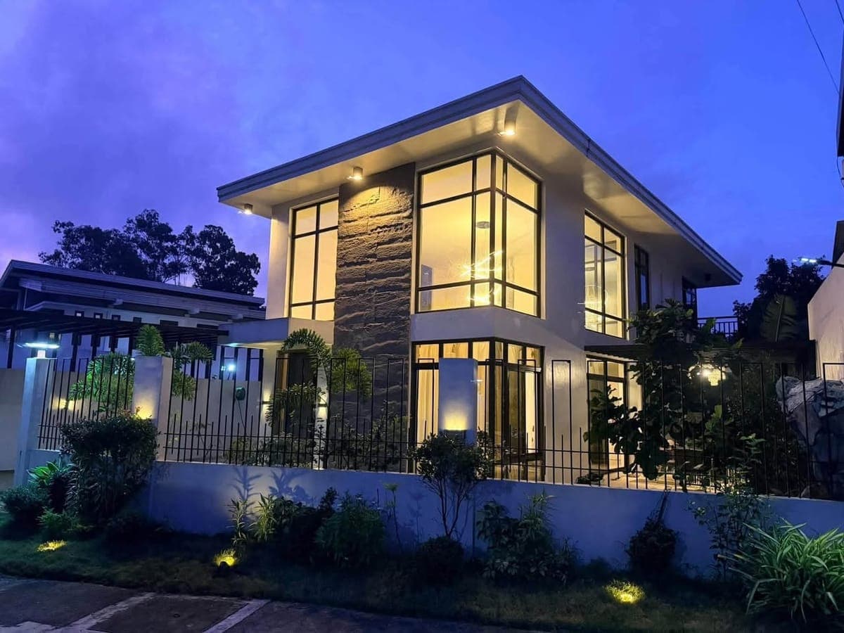 𝐅𝐎𝐑 𝐑𝐄𝐍𝐓/𝐒𝐀𝐋𝐄: 4BR House & Lot at Royale Tagaytay Estates, Tagaytay - photo 1