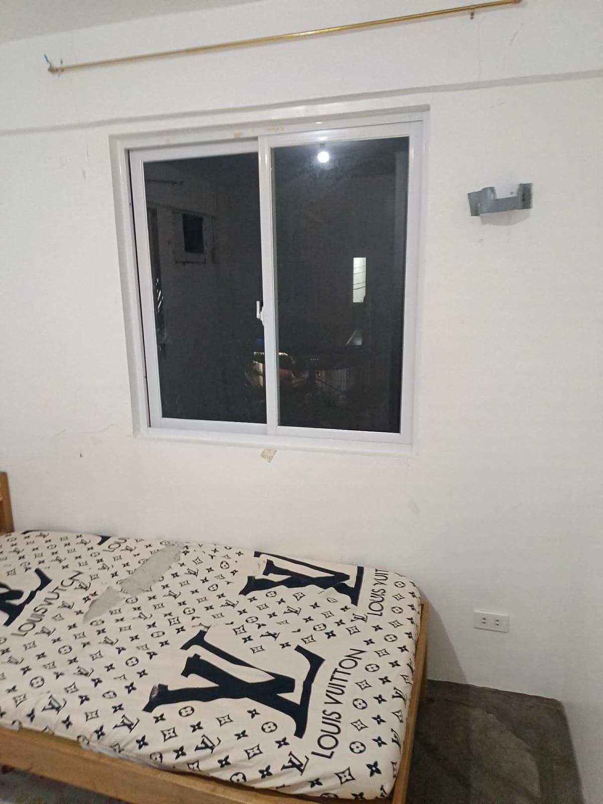 2 bedrooms unturned town house "12k at camellia homes cantil e" for sure clients please PM DM and co... - photo 2