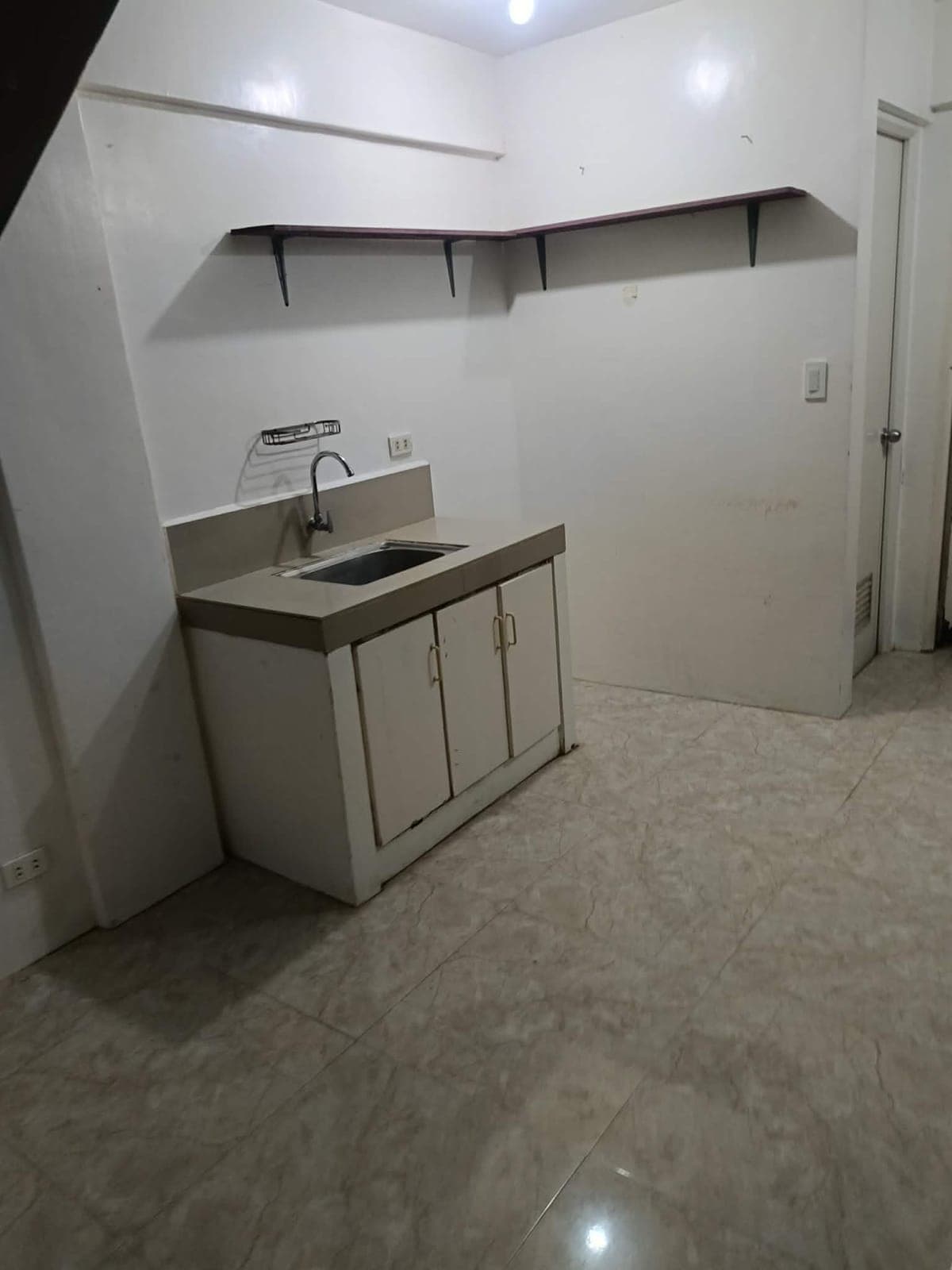 2 bedrooms unturned town house "12k at camellia homes cantil e" for sure clients please PM DM and co... - photo 4