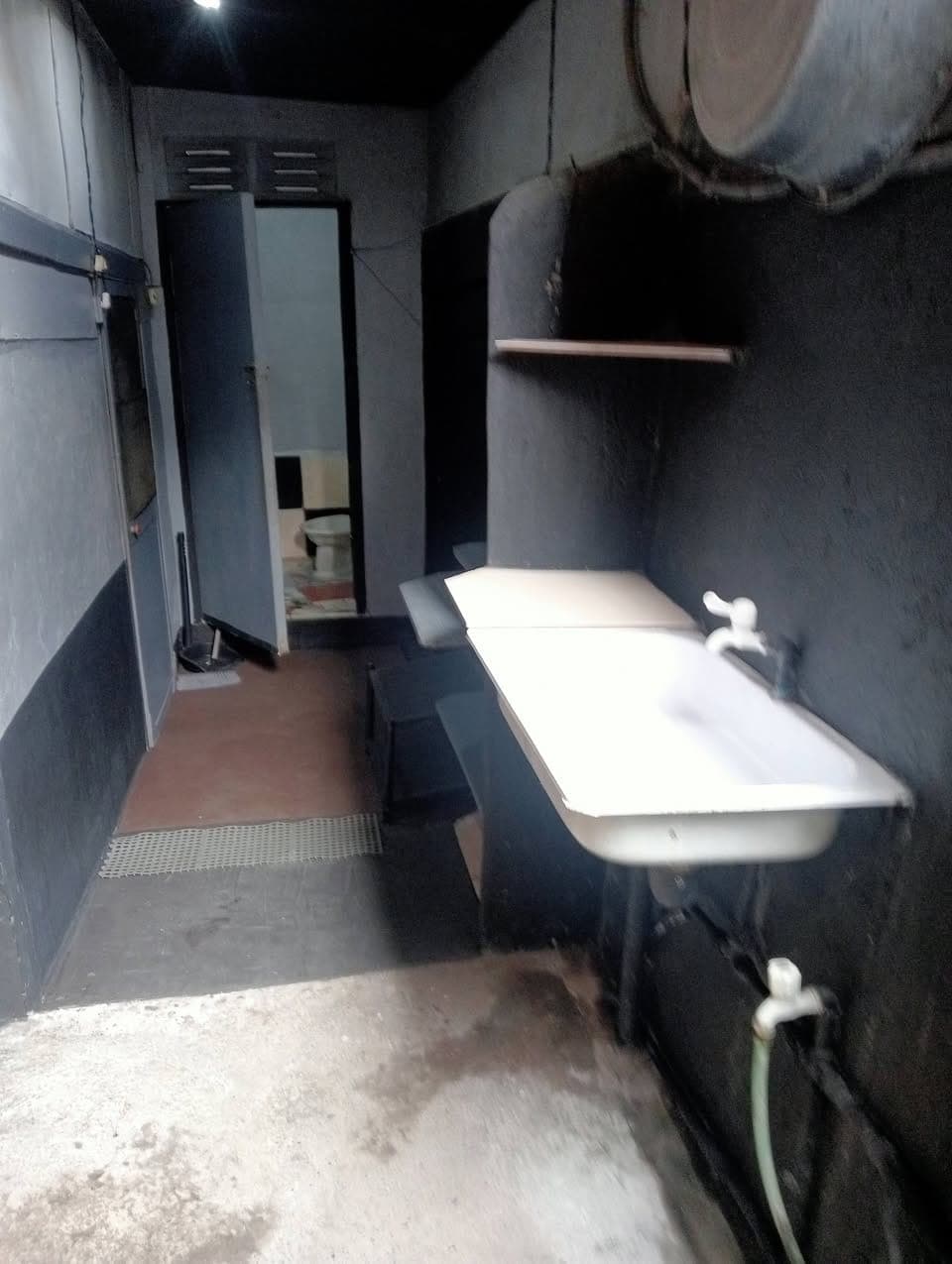 Room for rent.. Bag-ong taytayan atbang katipunan bank.. near Rob.. walking distance Downtown area..... - photo 1