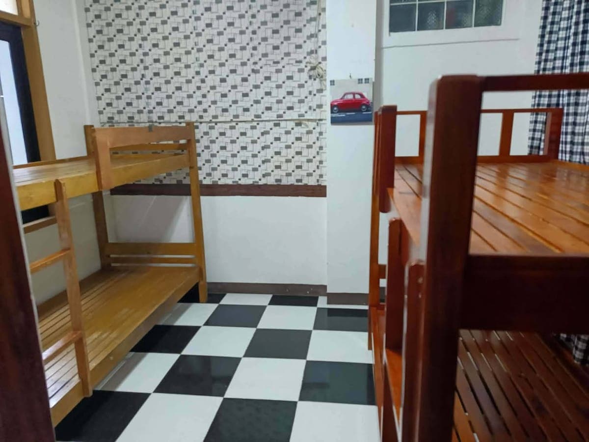 Male Bedspace available - photo 4