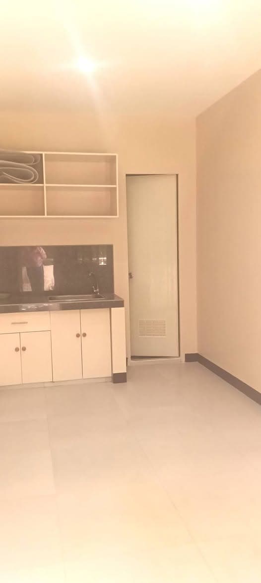 offering a studio-type room for rent located in Claytown Daro. 🏘️ This accommodation features a pri... - photo 1