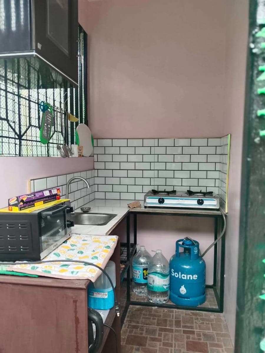 1 BEDROOM w/ split type AC 1CR w/ hot @ cold shower fully furnished w/ outdoor kitchen free water @ internet 13k - photo 1