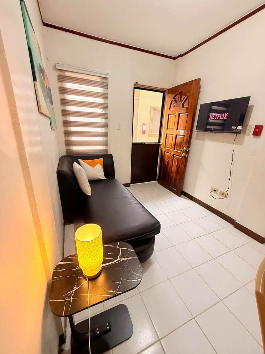 3 bedroom 2 bath 3-4 mins from downtown Dgte and walking distance to Robinsons. - photo 1