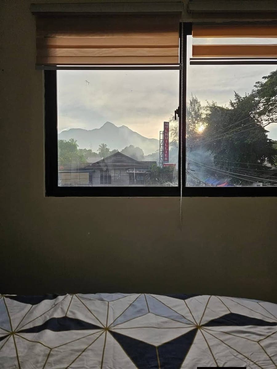FULLY FURNISHED APARTMENT FOR RENT – VALENCIA TOWN PROPER - photo 2
