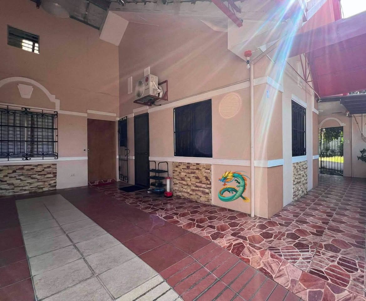🏡✨ FOR RENT/SALE — FULLY FURNISHED 3-BEDROOM HOUSE & LOT - photo 3