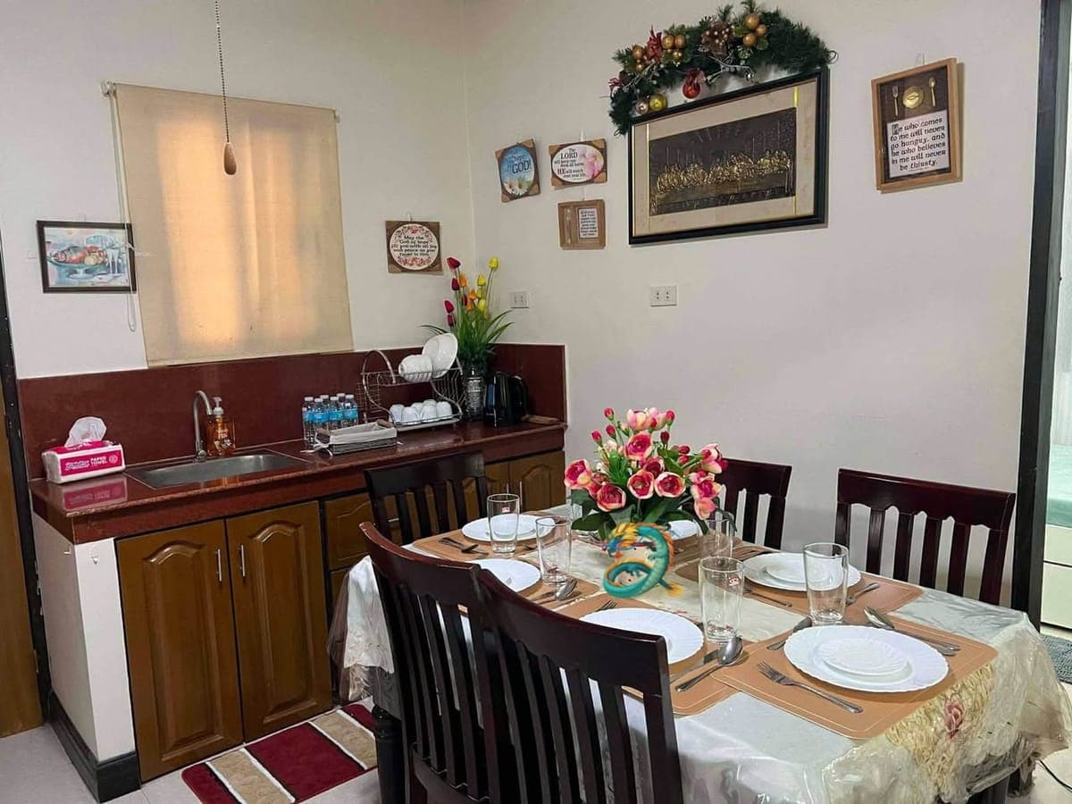 🏡✨ FOR RENT/SALE — FULLY FURNISHED 3-BEDROOM HOUSE & LOT - photo 4