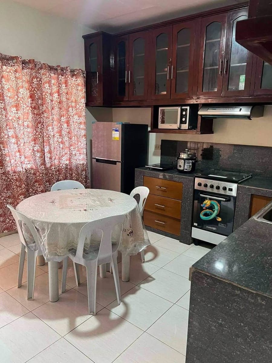 🏡✨ FOR RENT/SALE — FULLY FURNISHED 3-BEDROOM HOUSE & LOT - photo 5