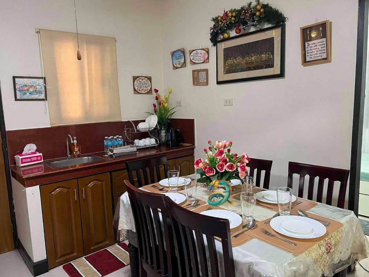 🏡✨ FOR RENT/SALE — FULLY FURNISHED 3-BEDROOM HOUSE & LOT - photo 2