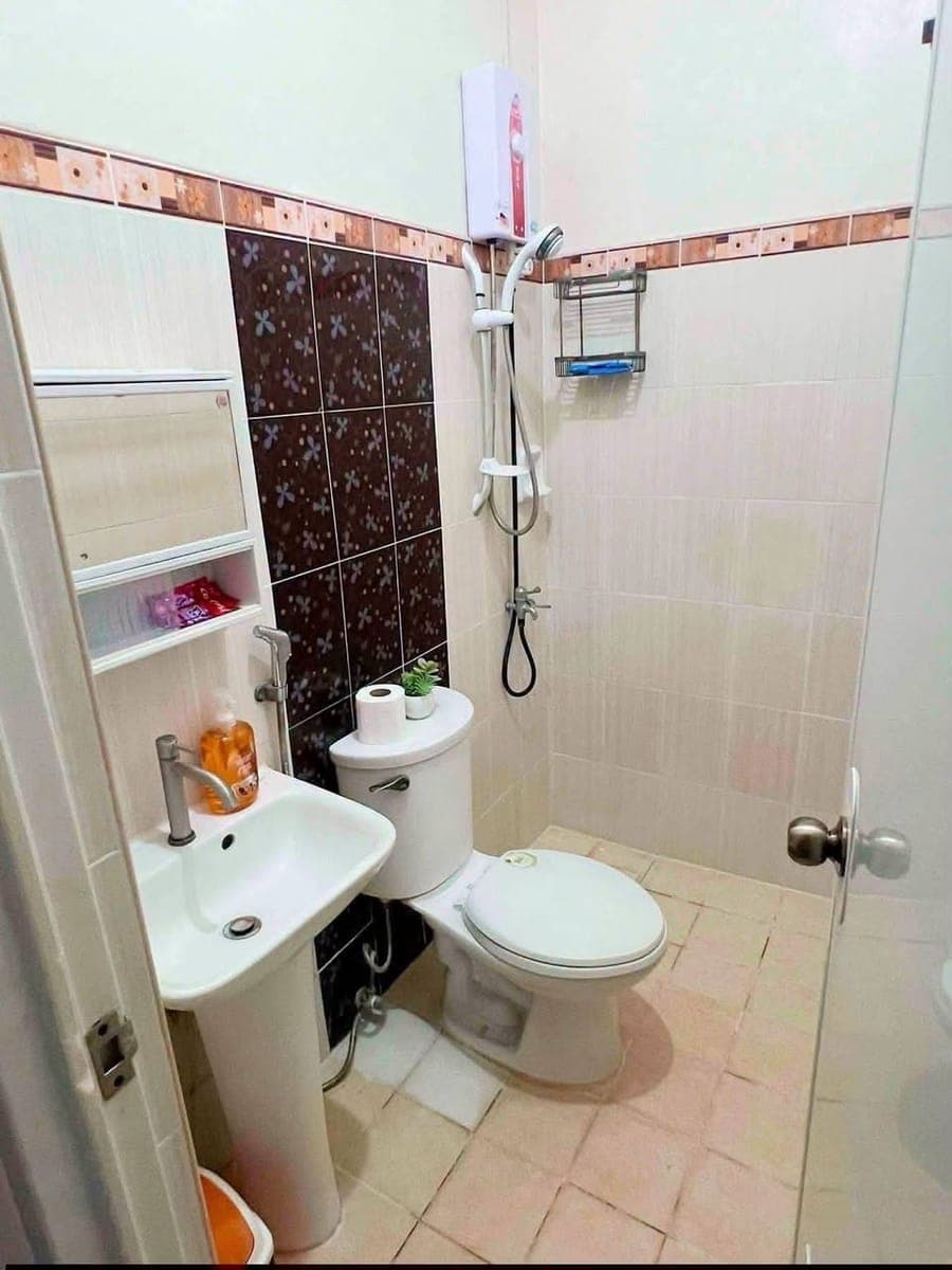 🏡✨ FOR RENT/SALE — FULLY FURNISHED 3-BEDROOM HOUSE & LOT - photo 5