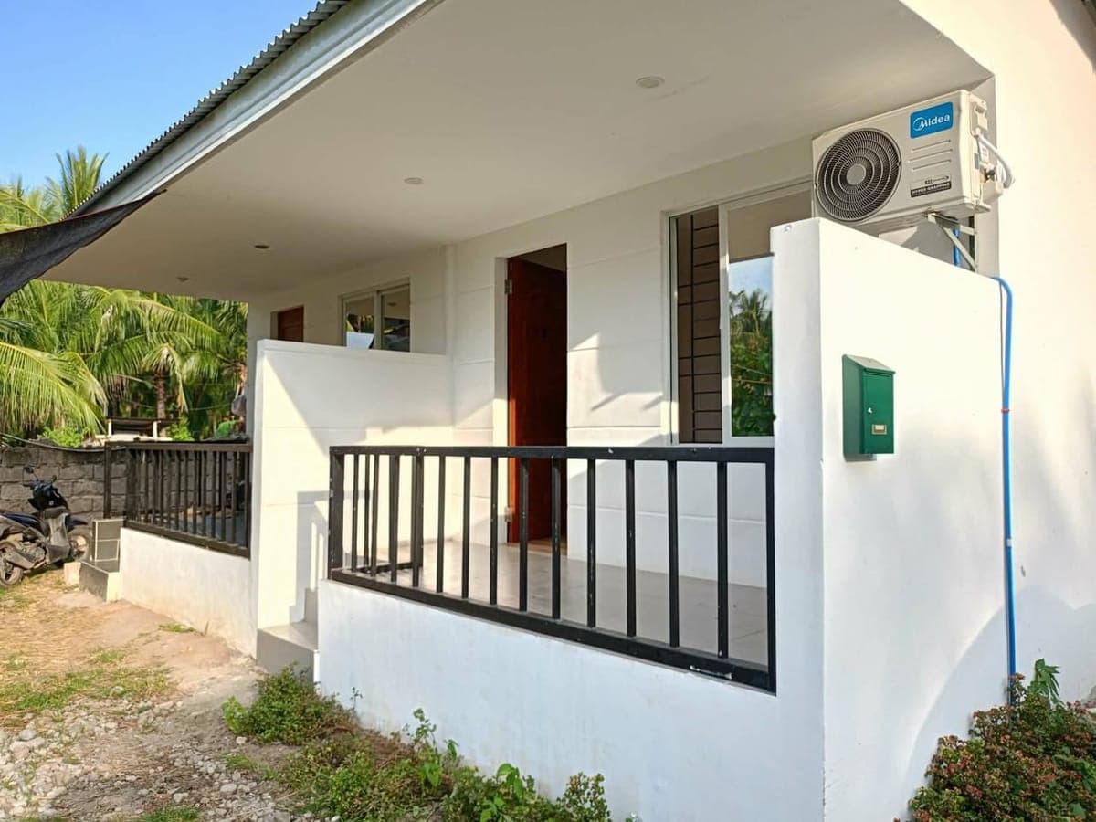 For Rent. 1 Unit - photo 2